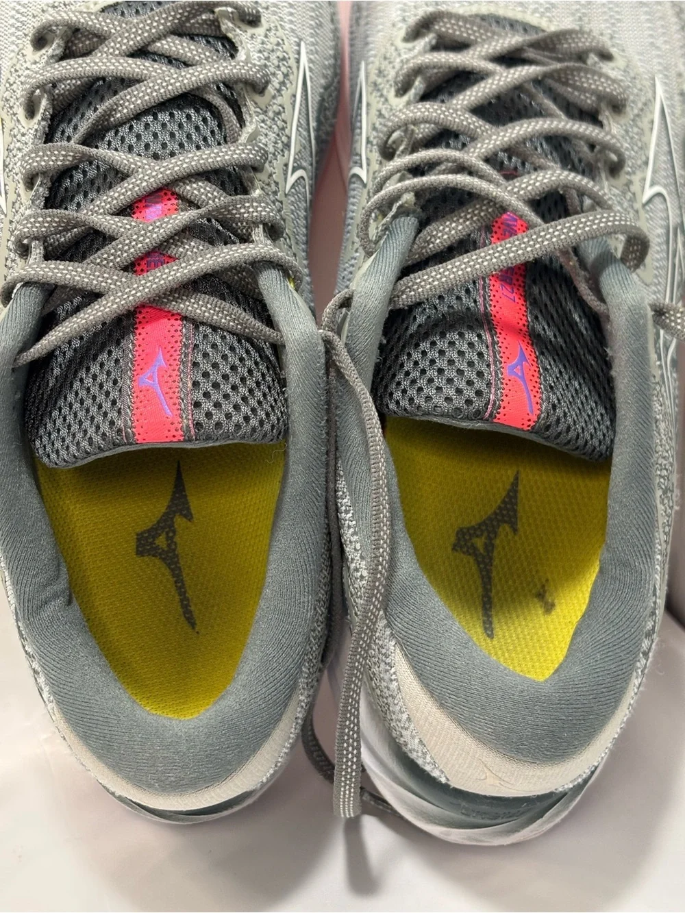 Mizuno Wave Rider 27 Women's Size 9 Gray/Pink Sneaker Running/Walking Shoe